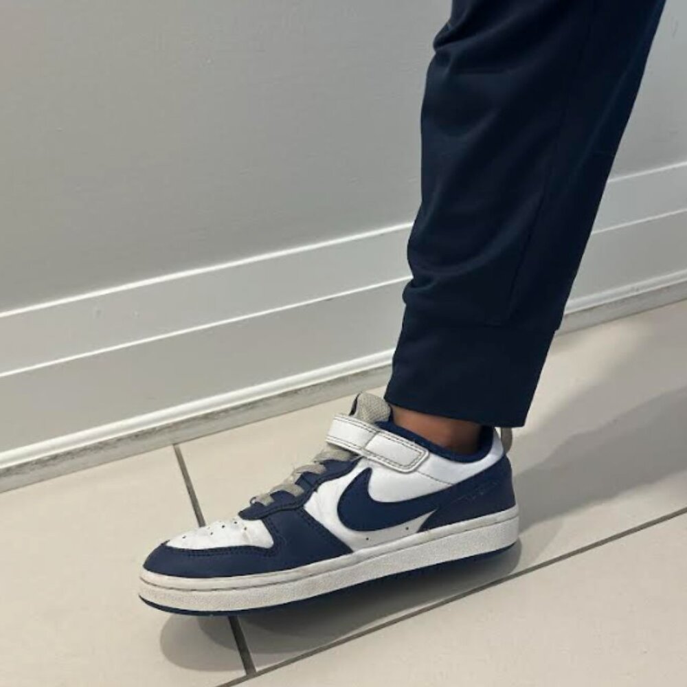 1.5 Y Kids Nike Court Borough Low 2: Preloved but in good condition!
